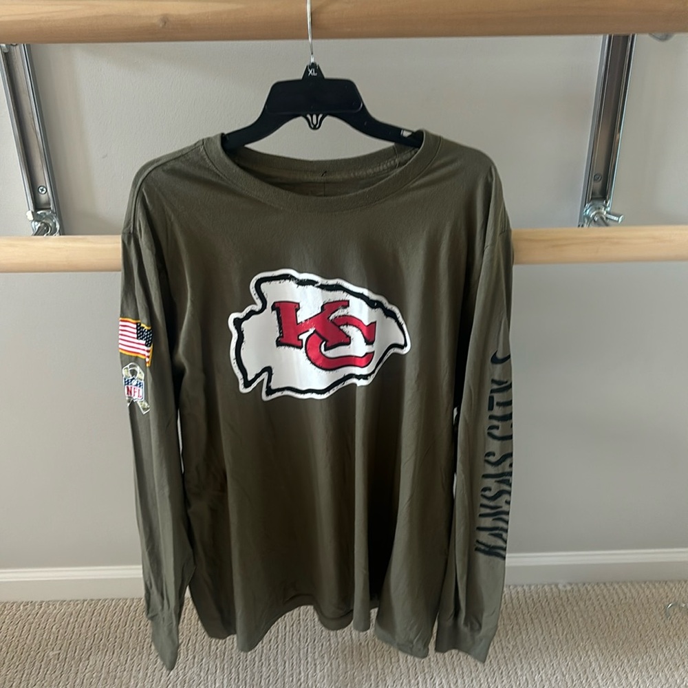 Nike Kansas City Chiefs Salute to Service Long-Sleeve Top